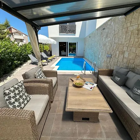 Villa Lemon House